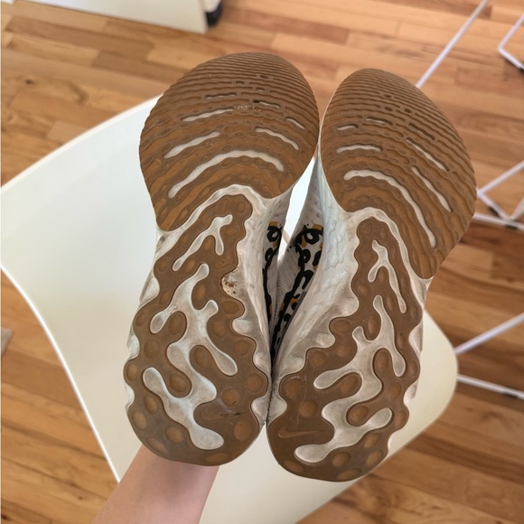 Nike Running Shoes Womens 7.5 Infinity React Flyknit - Picture 3 of 7